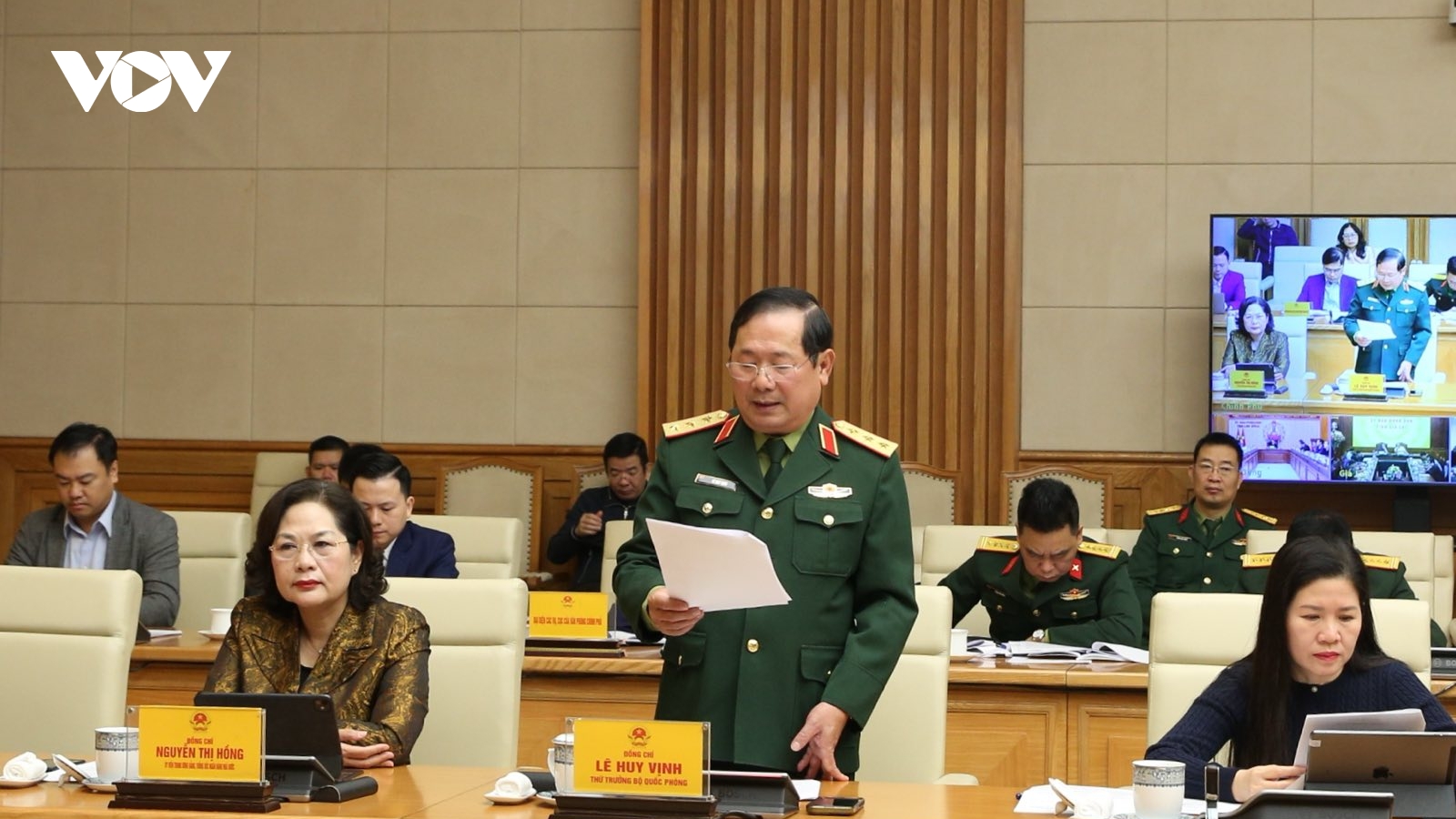 Bộ Quốc phòng đã huy động 45.000 lượt cán bộ, chiến sĩ hỗ trợ người dân vùng lũ