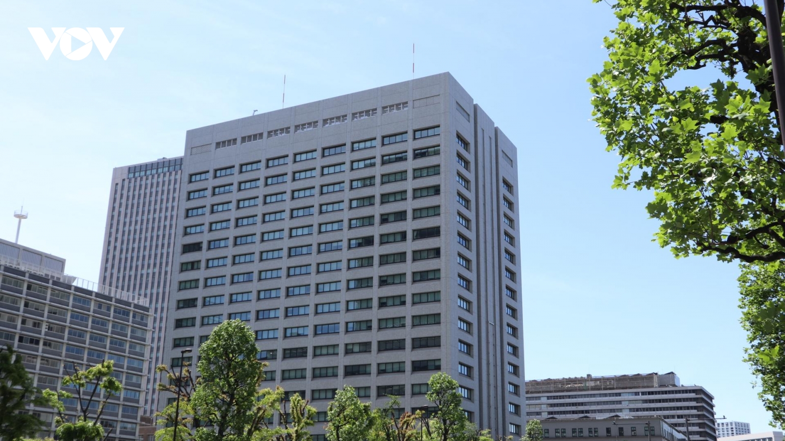 Nhật Bản tiếp diễn nghịch lý giữa lương tăng nhưng thu nhập giảm