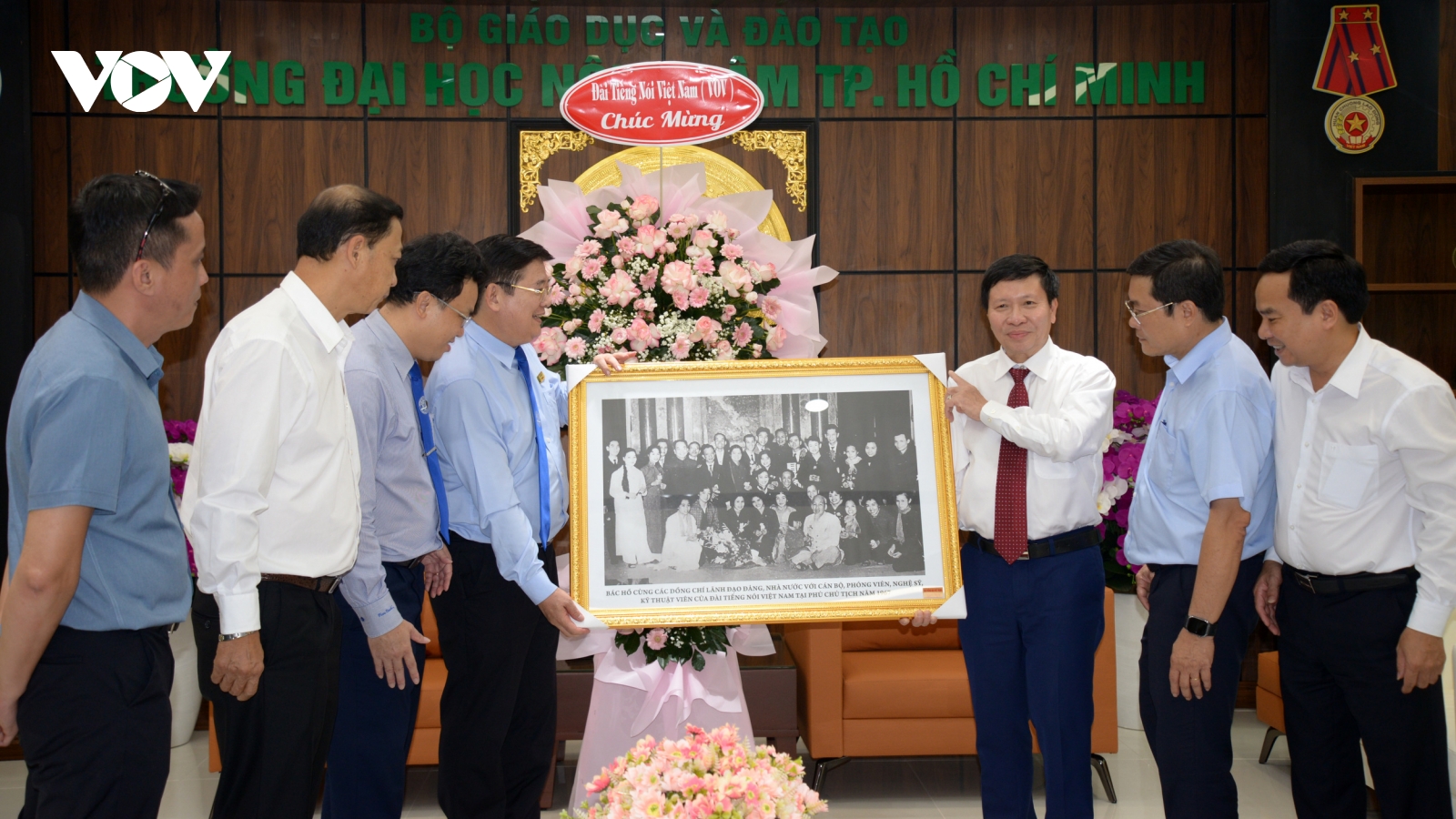 Đoàn công tác VOV chúc mừng Đại học Nông Lâm TP.HCM nhân kỷ niệm 70 năm thành lập