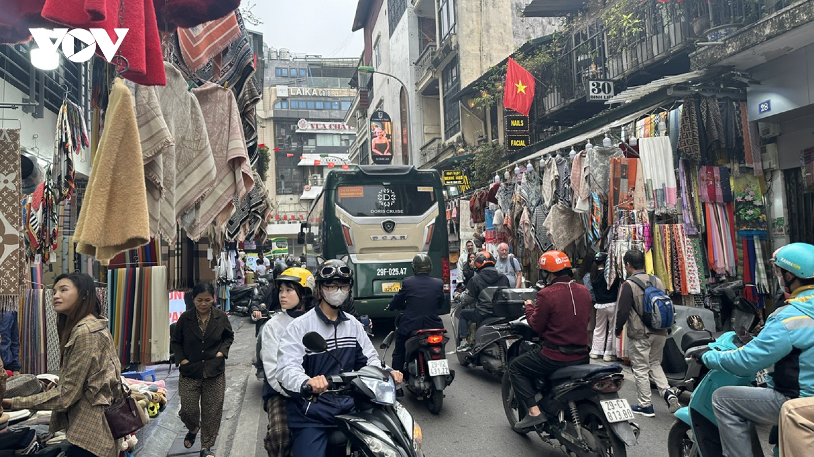 Hà Nội cấm mô tô, xe máy chạy xăng tại vùng phát thải thấp từ 1/7/2026