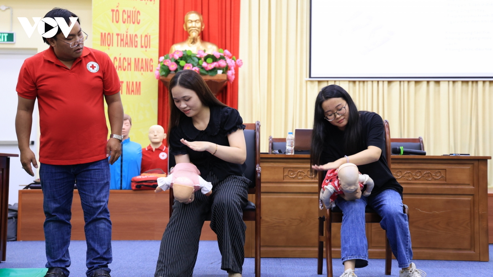 VOV TP.HCM tập huấn kỹ năng sơ cấp cứu cho người lao động