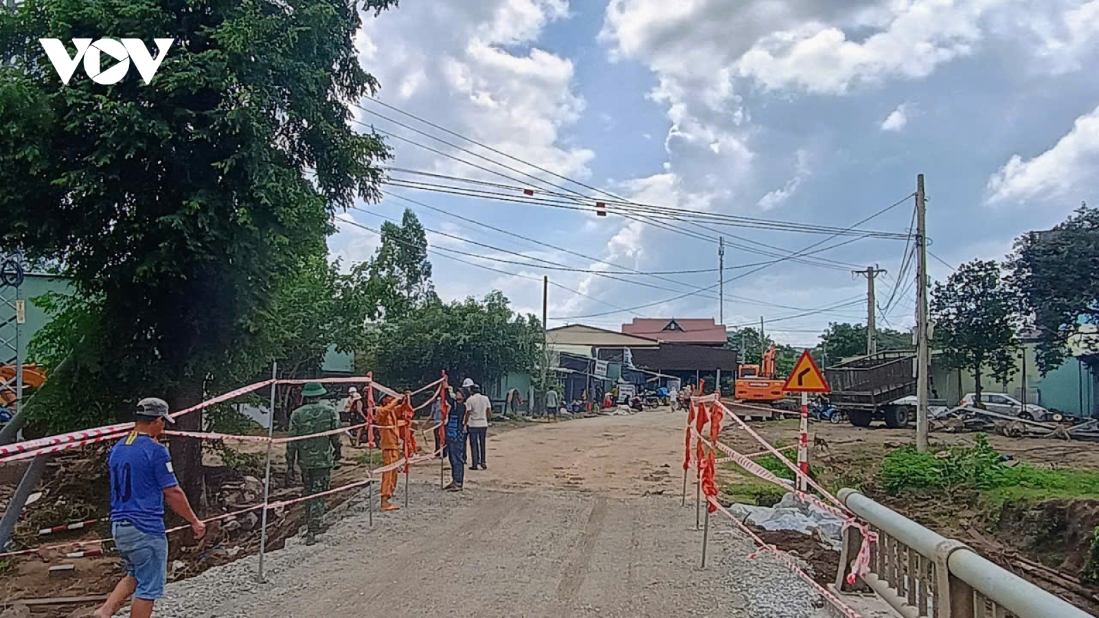 Thông xe 1 vệt cầu Đăk Pờ Tó, đường Trường Sơn Đông