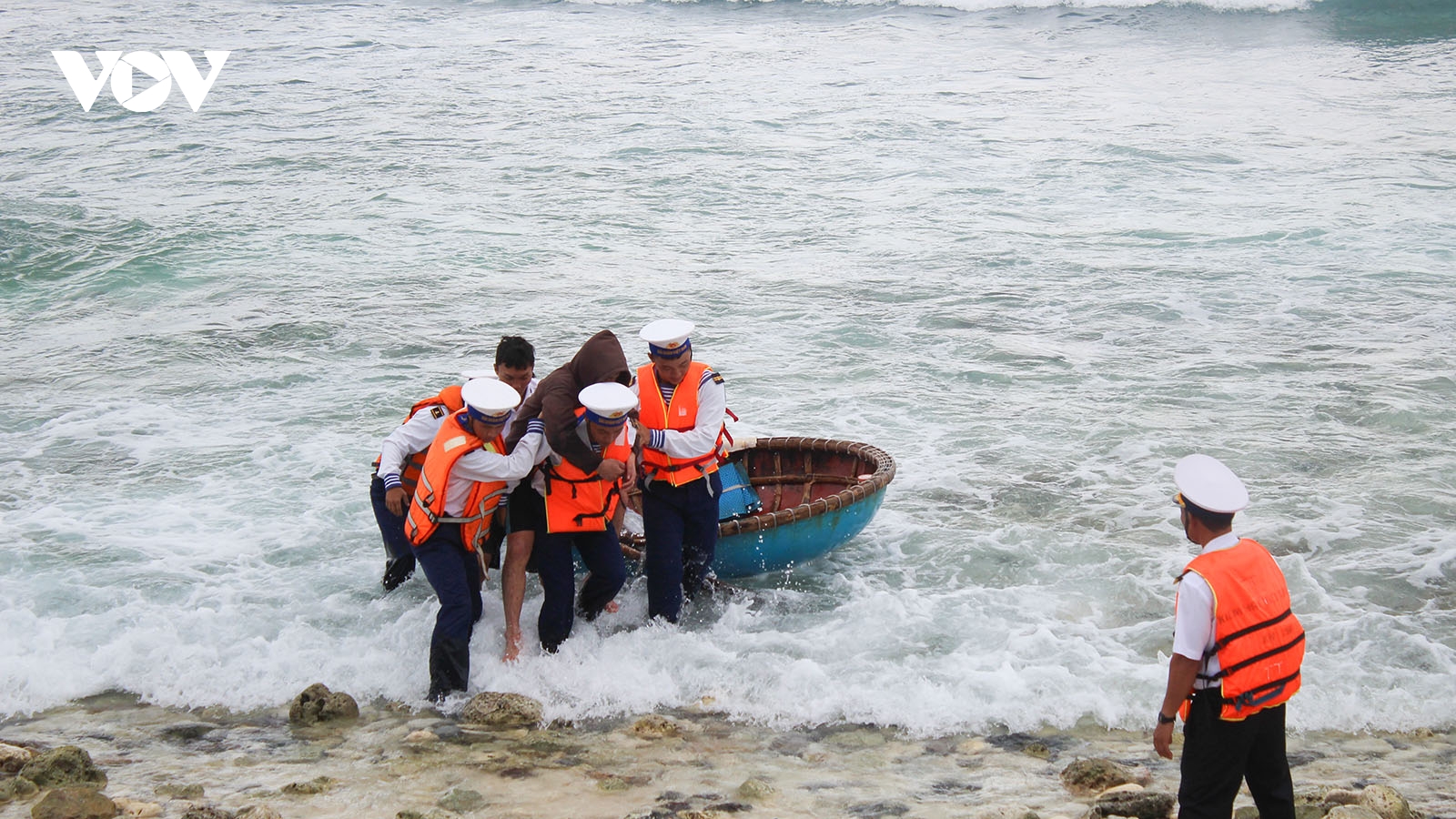 Đặc khu Trường Sa cấp cứu kịp thời ngư dân bị giảm áp do lặn sâu