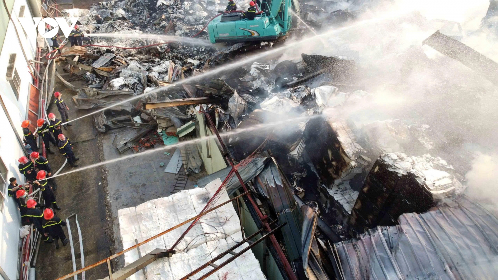 Cháy lớn thiêu rụi gần 2.000m2 nhà kho tại KCN Khai Quang, Phú Thọ