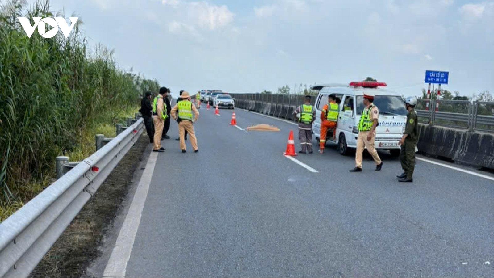 Khẩn trương làm rõ 1 thi thể trên đường cao tốc Trung Lương - Mỹ Thuận, Đồng Tháp