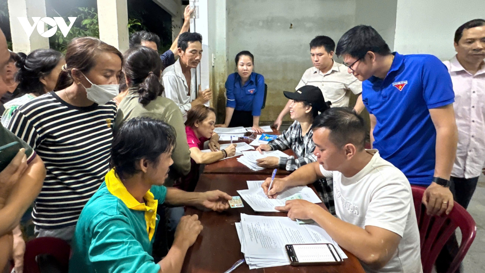 Khánh Hòa chi tiền hỗ trợ cho người dân vùng lũ ngay trong đêm