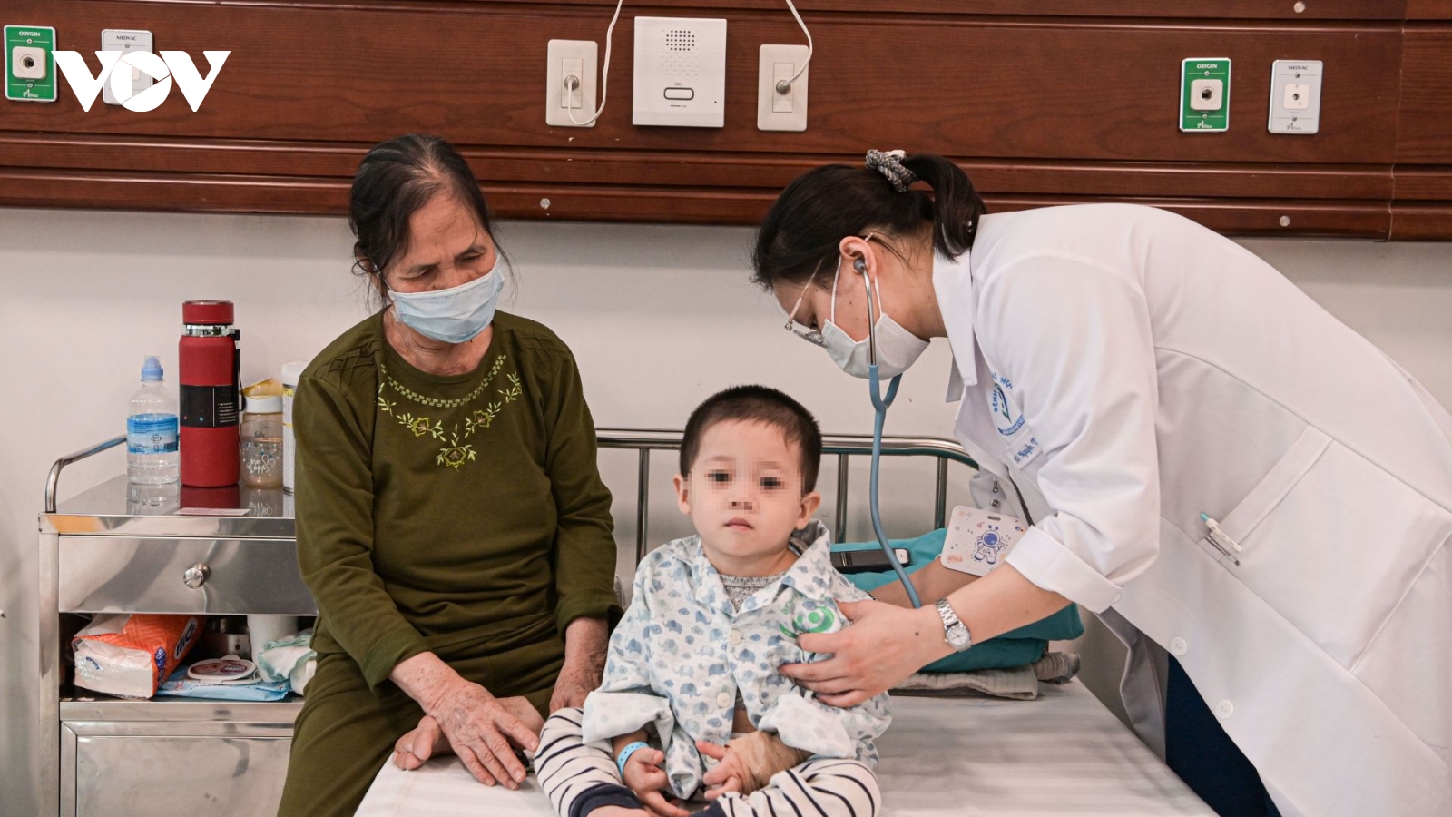 Miễn viện phí toàn dân: Người dân sẽ được hưởng theo lộ trình nào?