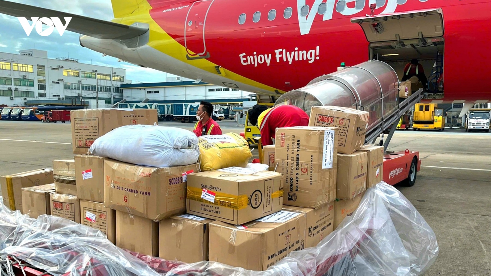 Những chuyến bay Vietjet chở đầy yêu thương