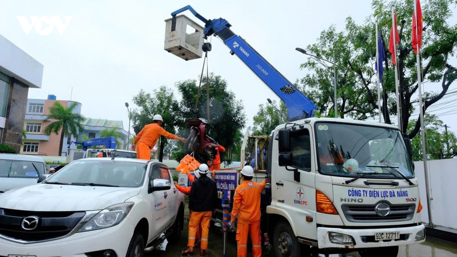 EVNCPC huy động nhân lực và 40.000 công tơ hỗ trợ Đắk Lắk khôi phục hệ thống điện