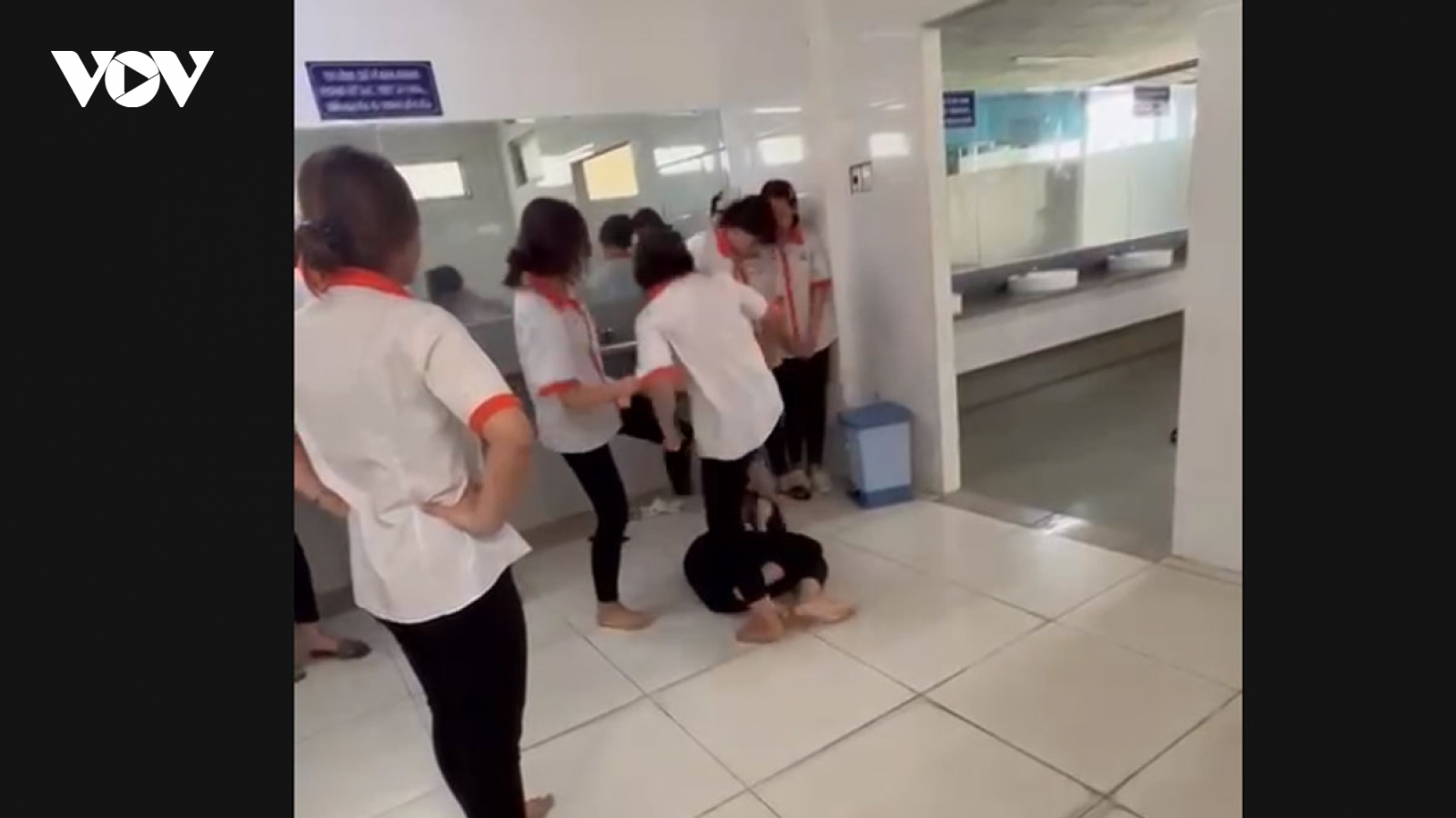 Hai học sinh bị buộc thôi học sau vụ đánh hội đồng ở trường nghề tại TP.HCM