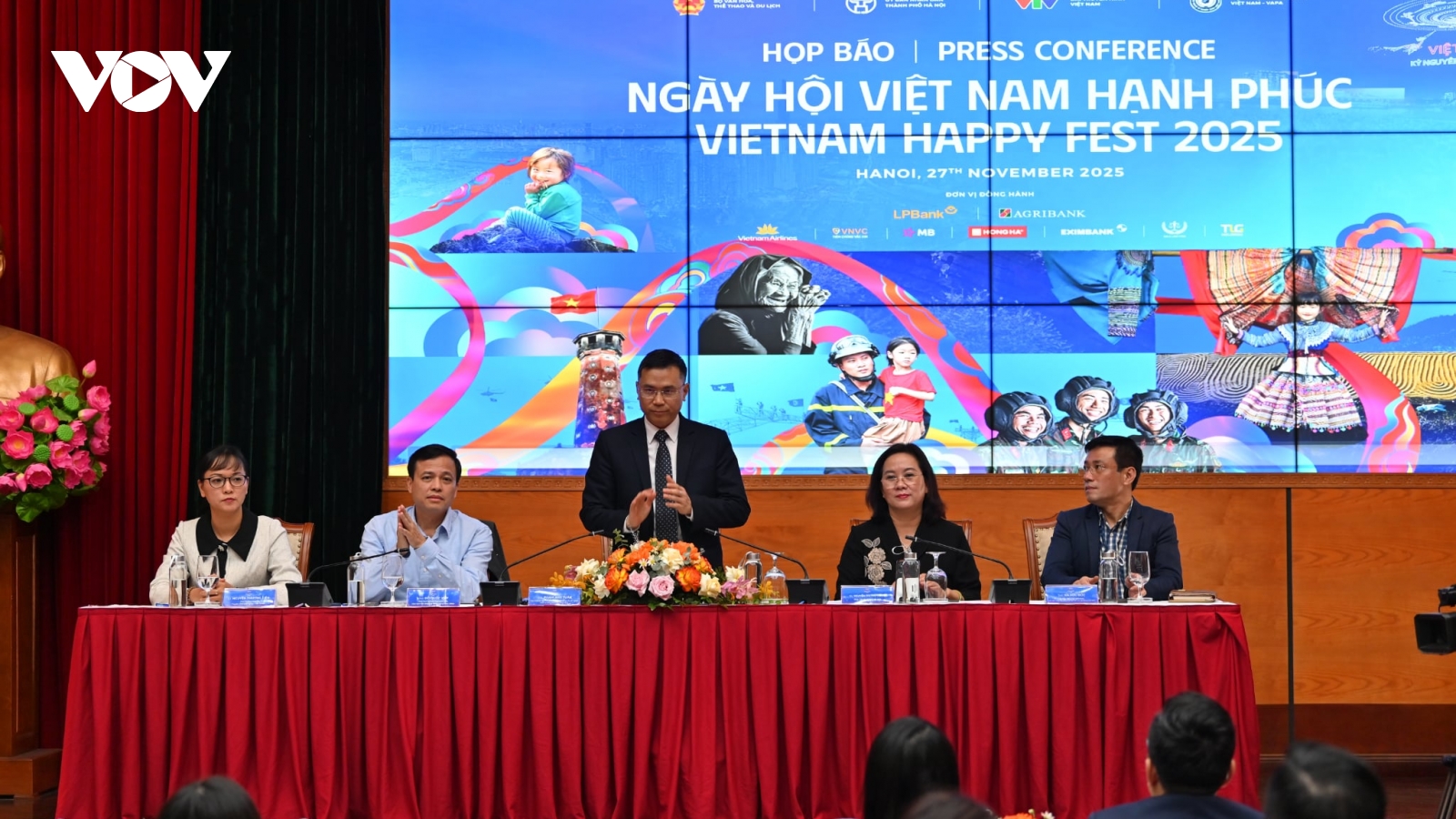 80 cặp đôi tham gia lễ cưới tập thể trong Ngày hội Việt Nam hạnh phúc 2025