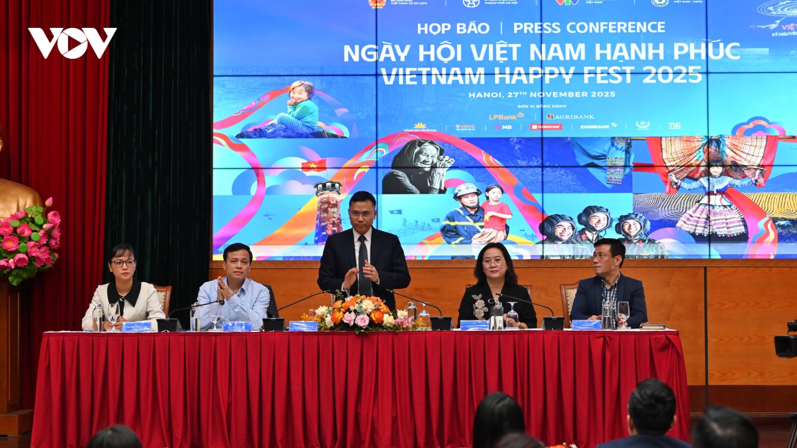 80 cặp đôi tham gia lễ cưới tập thể trong Ngày hội Việt Nam hạnh phúc 2025