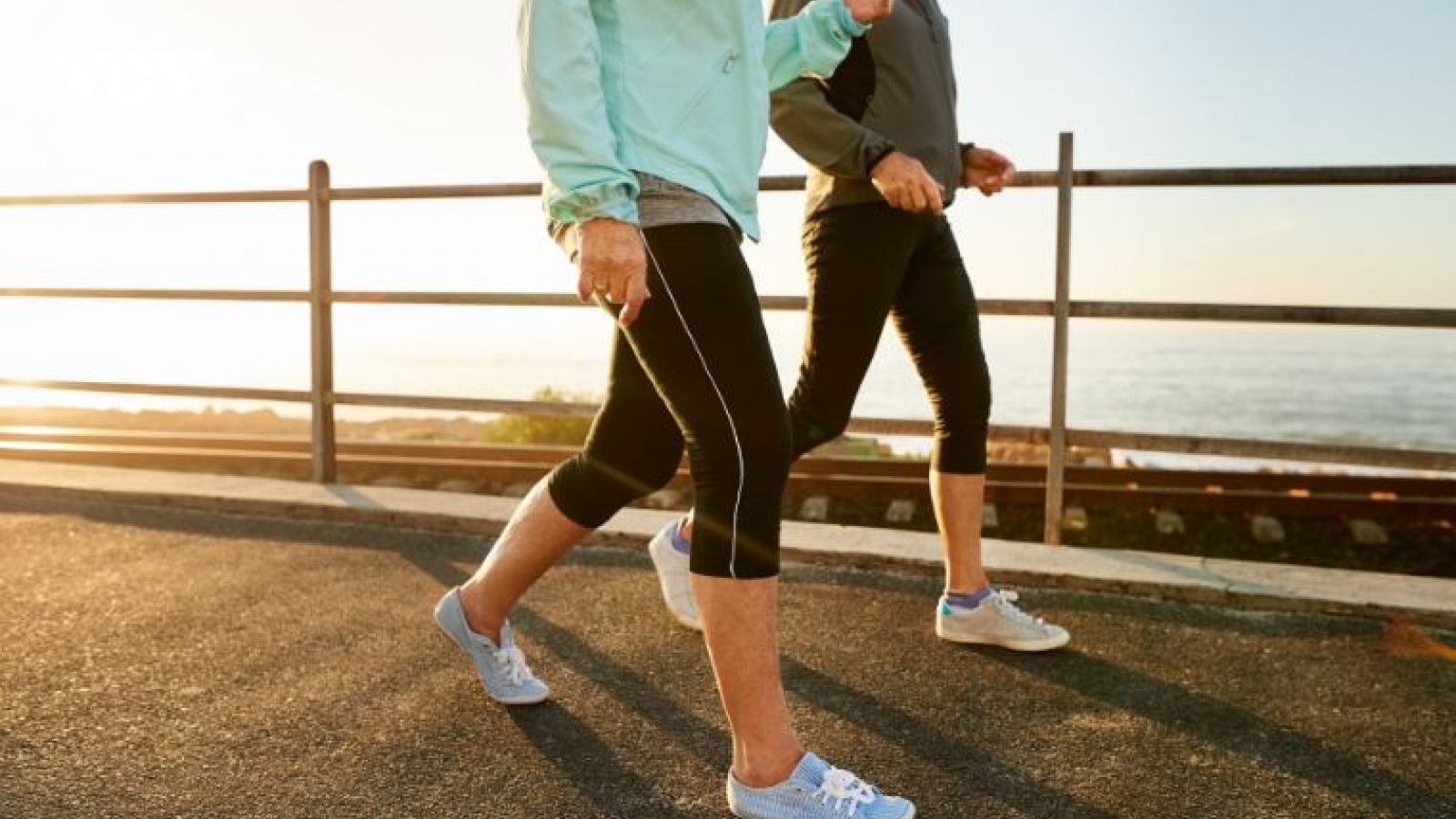 6 cách đi bộ giúp giảm cân hiệu quả cho người trên 45 tuổi