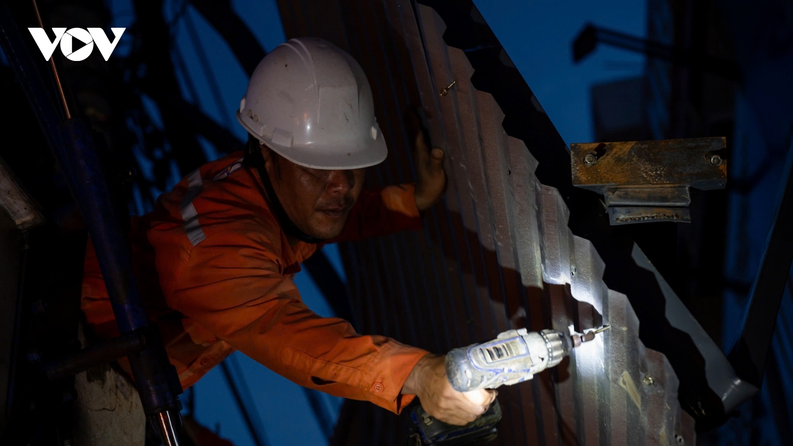 Khẩn trương xử lý sự cố cấp điện cho trên 258.000 khách hàng bị ảnh hưởng bão