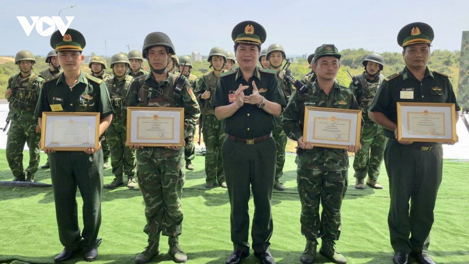 18 cá nhân, tập thể được khen thưởng tại Diễn tập chiến thuật Đồn Biên phòng