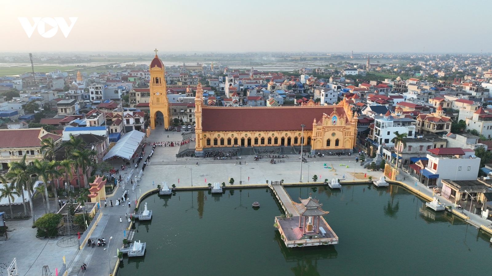 Đền thánh Trung Lao - Dáng đứng thánh thiện giữa làng quê Ninh Bình