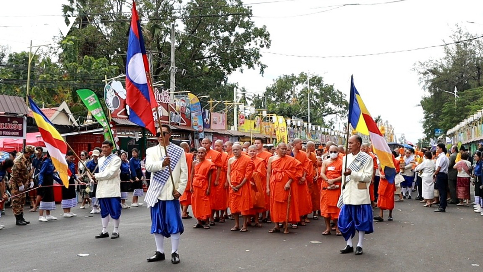 Độc đáo lễ rước Phasatphueng trong lễ hội Thatluang tại thủ đô Vientiane, Lào