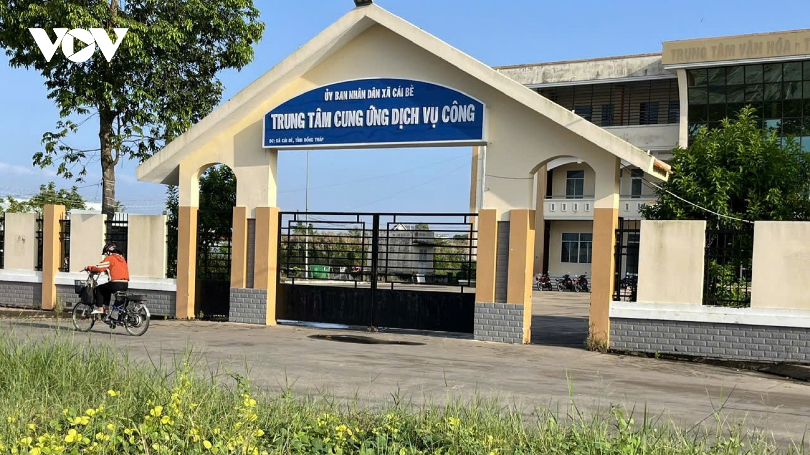 Đồng Tháp: Đình chỉ sinh hoạt Đảng 2 viên chức để phục vụ công tác điều tra