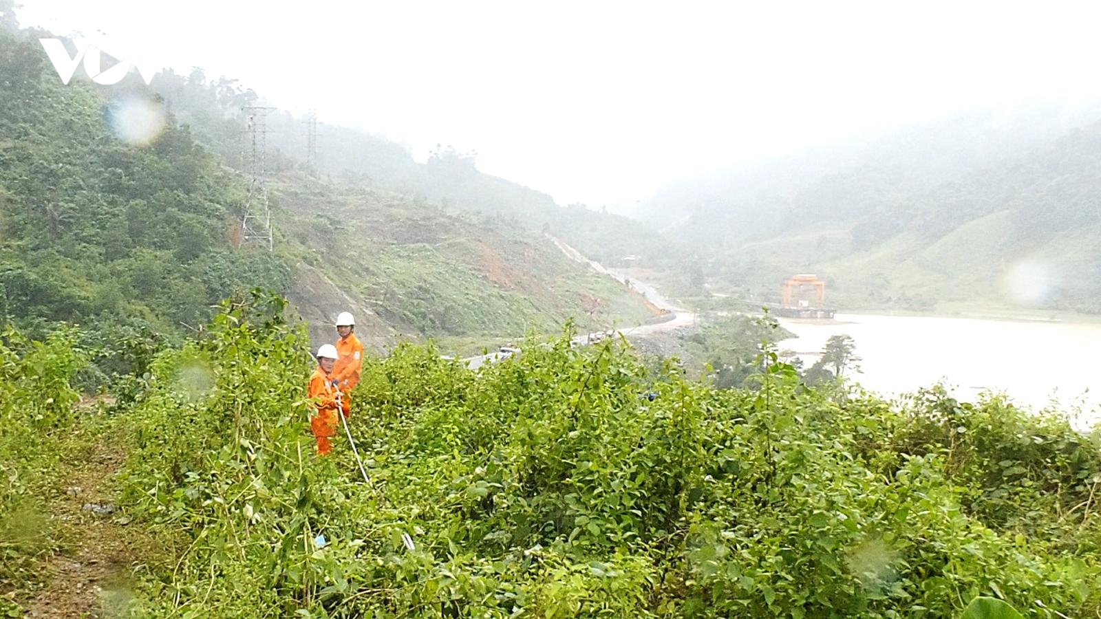 Đà Nẵng khắc phục xong sự cố đổ cột 110kV, cấp điện trở lại miền núi Phước Sơn