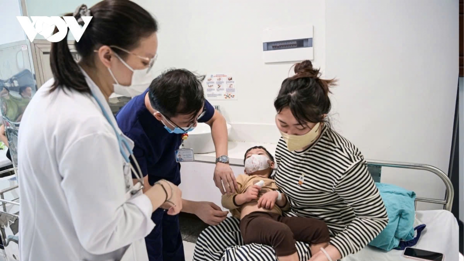 Doctors warn of severe flu complications amid surge in child hospitalisations