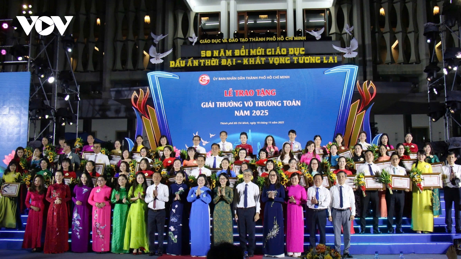 TP.HCM tôn vinh 50 nhà giáo tiêu biểu trong 50 năm xây dựng và phát triển giáo dục