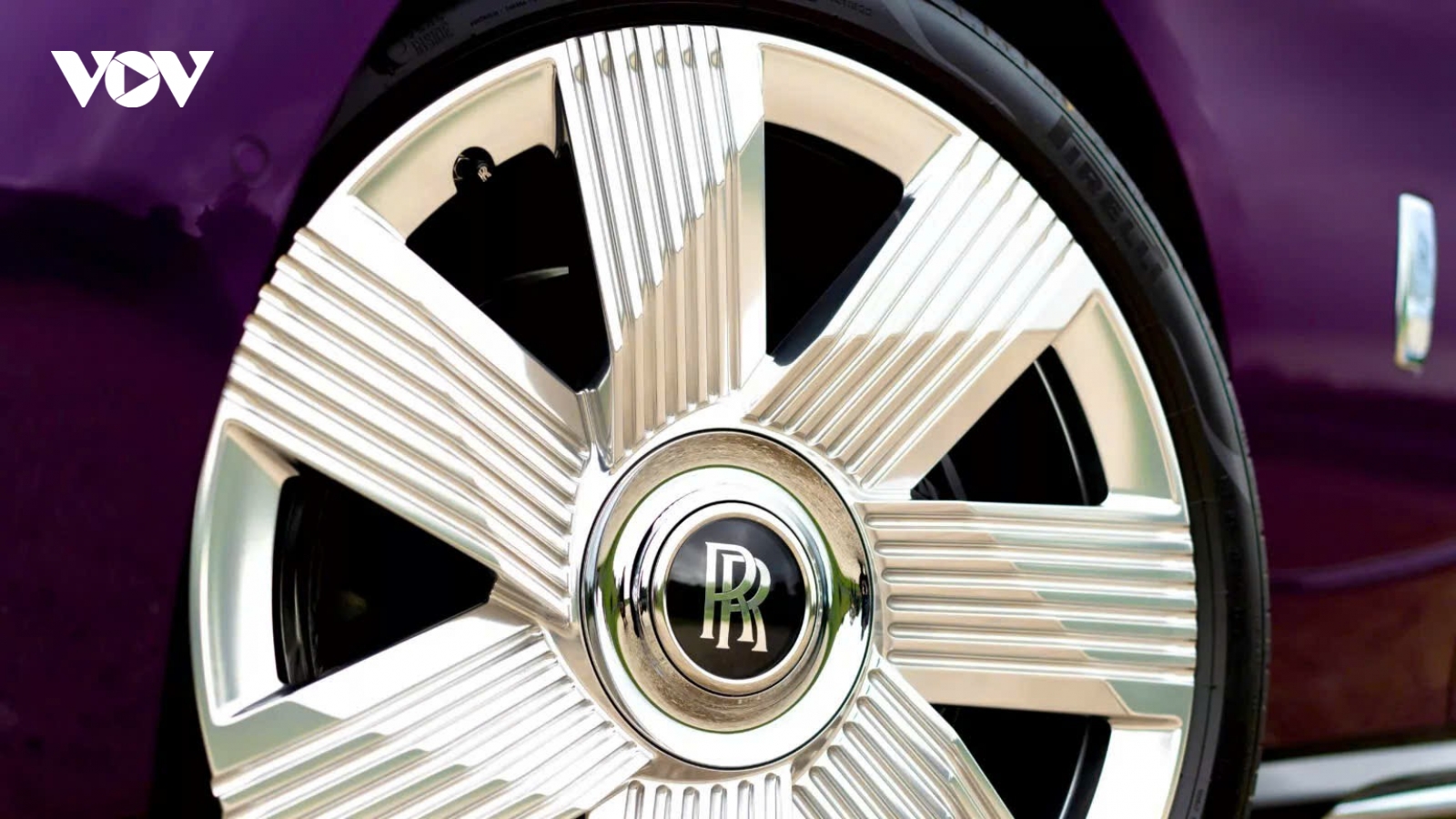 Rolls-Royce tung ưu đãi cho xe điện Spectre