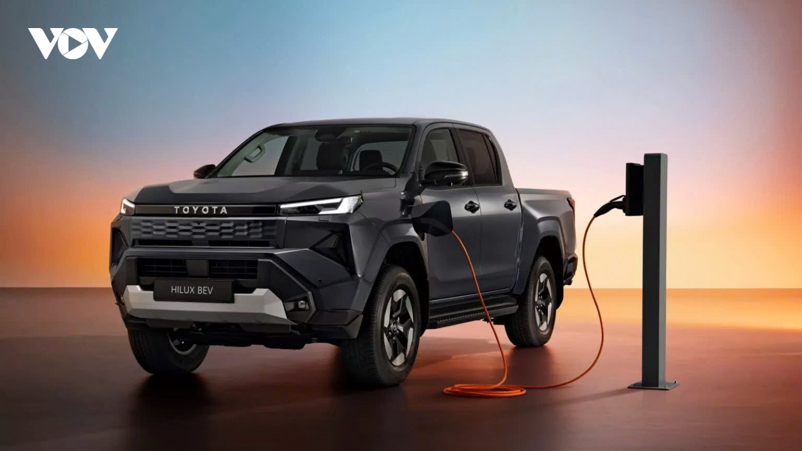 Toyota Hilux thế hệ mới mang thiết kế “Cyber Sumo” và lần đầu có phiên bản BEV