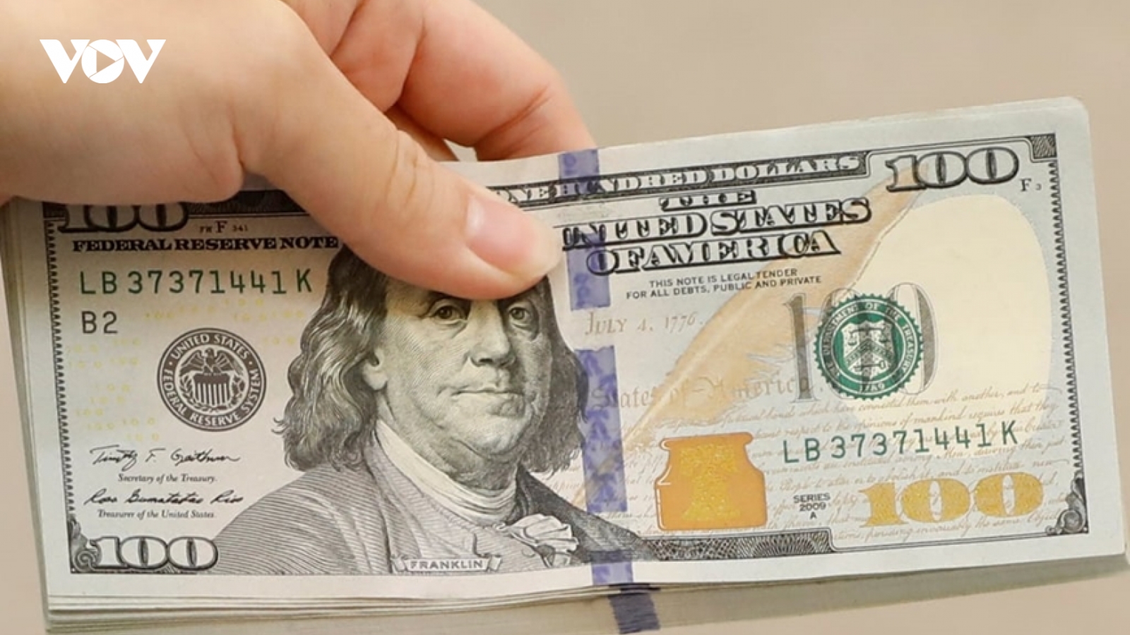 Tỷ giá USD hôm nay 19/12: Giá bán USD tự do chạm mốc 27.000 đồng/USD