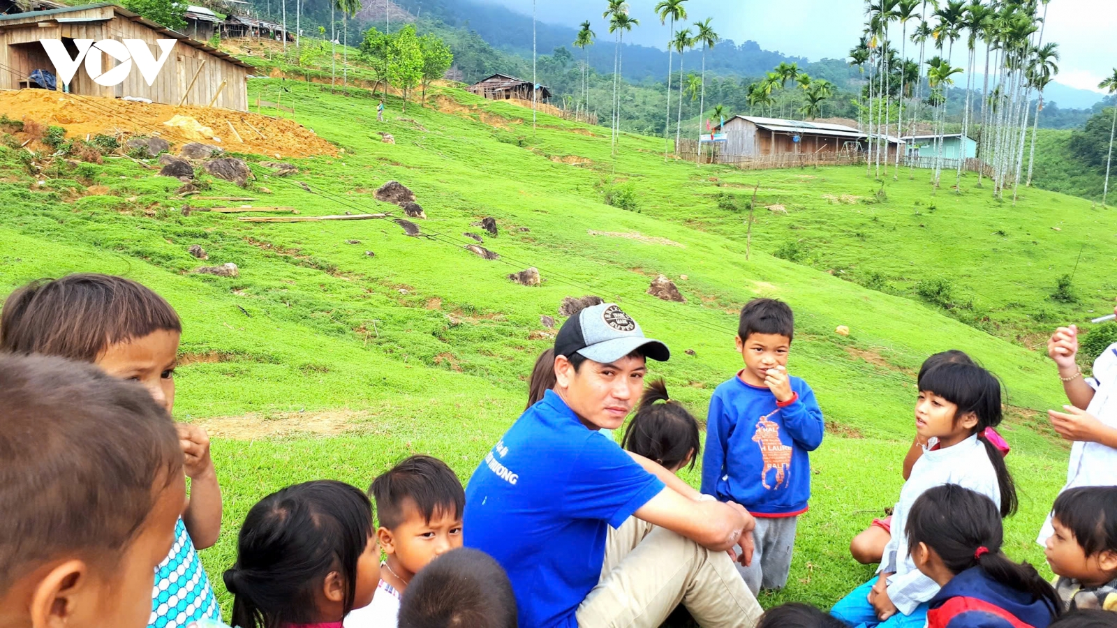 Tấm lòng thầy, cô giáo vùng sạt lở núi Đà Nẵng