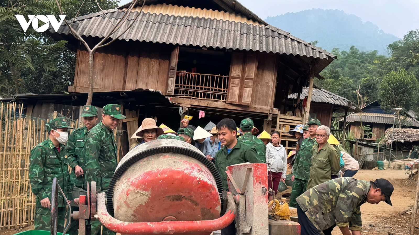 Thắp sáng vùng biên bằng mồ hôi và trái tim người lính