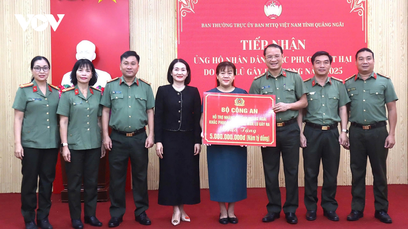 Hỗ trợ tỉnh Quảng Ngãi, Vĩnh Long khắc phục hậu quả mưa bão