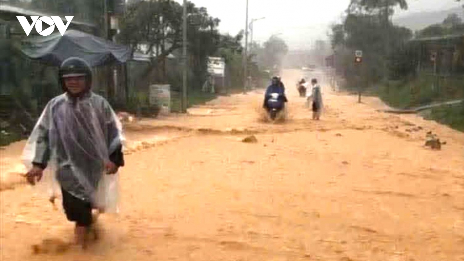 Mưa lớn tiếp diễn từ Huế đến Đắk Lắk, Bắc Khánh Hòa