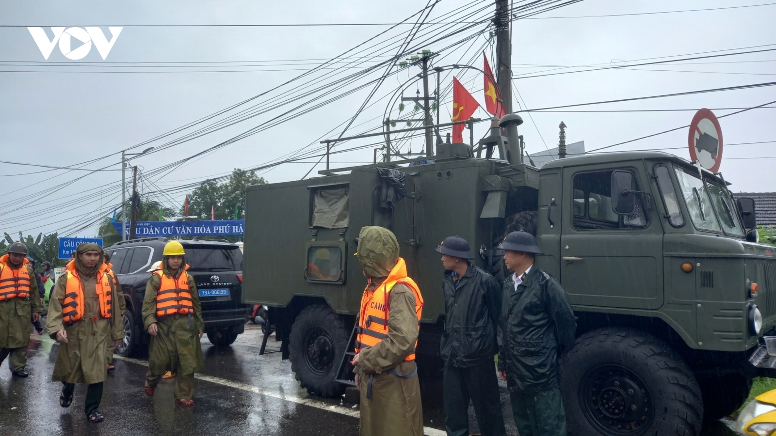 Khánh Hòa yêu cầu không để mất liên lạc trong, sau bão lũ