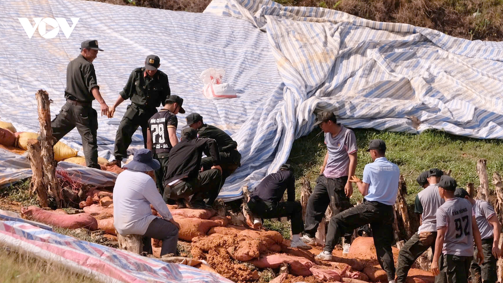 Khó xả nước cứu đập ở hồ chứa 1,7 triệu m3 nước ở tỉnh Lâm Đồng