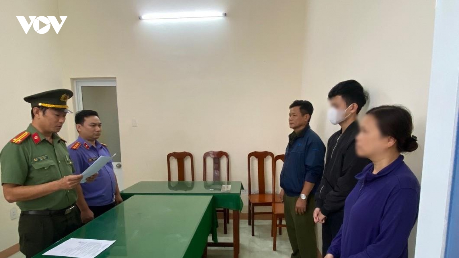 Khởi tố thanh niên 19 tuổi dùng ảnh "nhạy cảm" để cưỡng đoạt tài sản bạn gái