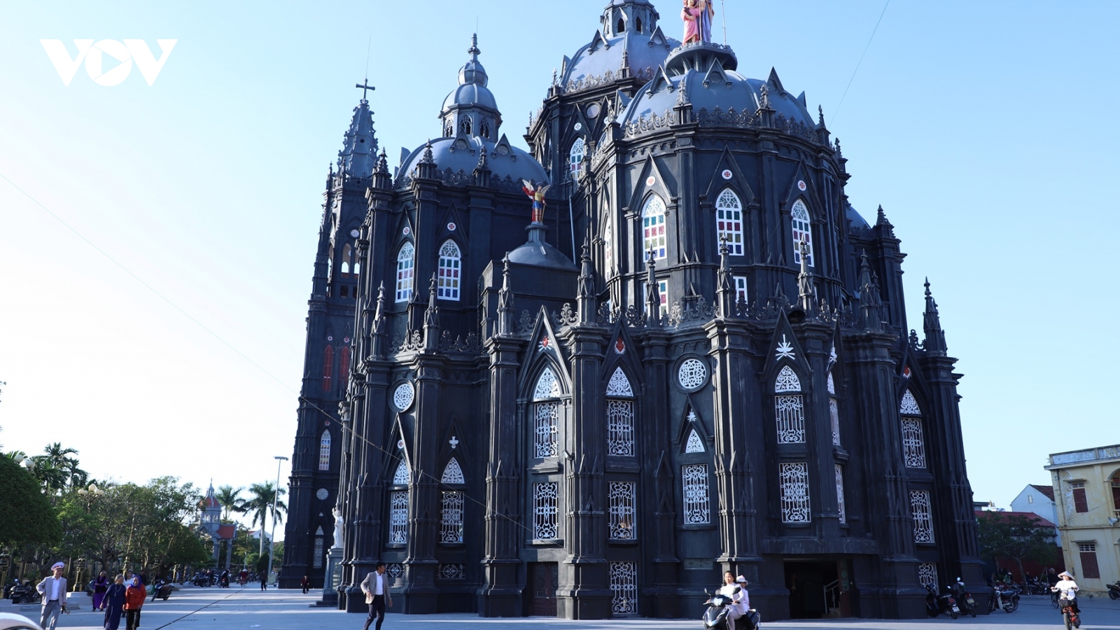 Choáng ngợp trước vẻ đẹp nguy nga của nhà thờ Hưng Nghĩa ở Ninh Bình
