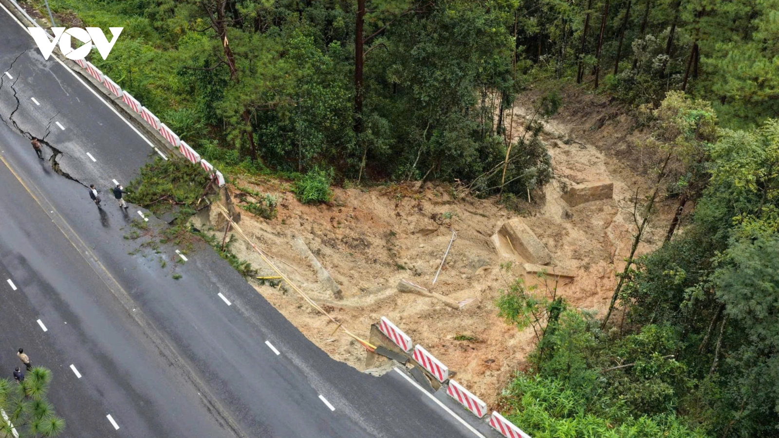 Đến 30/11 sẽ thông xe các vị trí sạt lở đèo Mimosa và D’Ran ở Lâm Đồng
