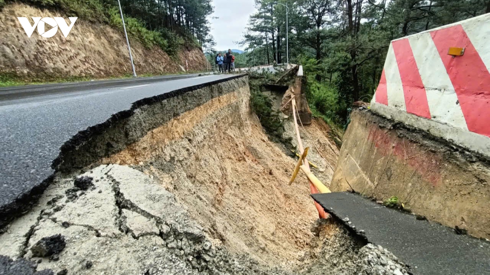 Giao thông Lâm Đồng thiệt hại nặng vì sạt lở, nhiều tuyến đèo đóng cửa