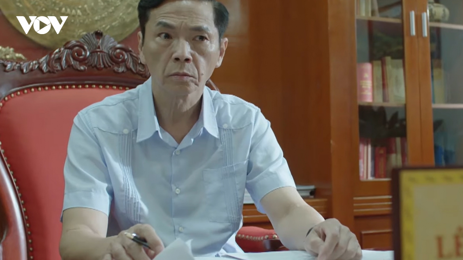 “Lằn ranh” tập 4: Áp lực bủa vây ông Sách giữa vòng xoáy đơn thư và “chạy ghế"