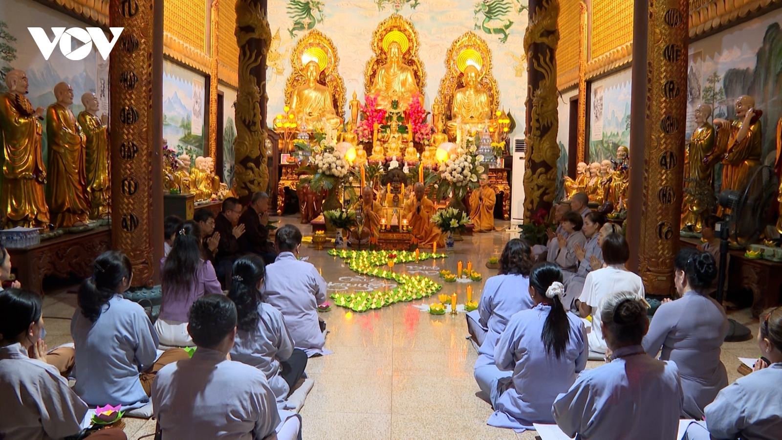 Người Việt tại Lào cầu nguyện cho đồng bào vùng bão lũ ở quê hương