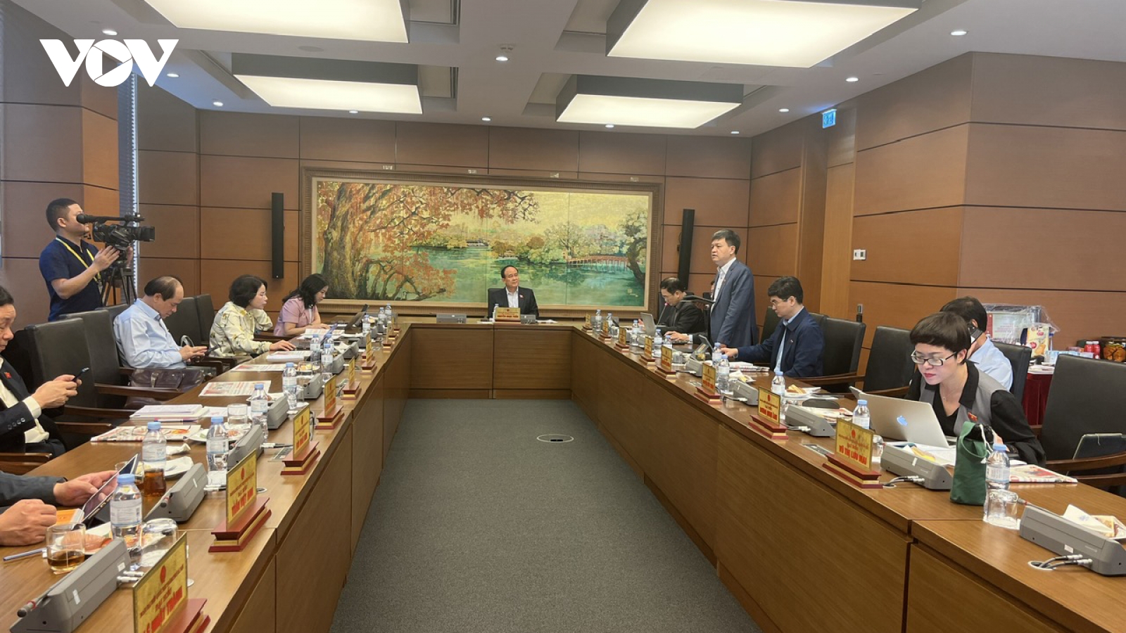 ĐBQH: Làm rõ trách nhiệm bồi thường, quản lý rủi ro, bảo vệ người dùng AI