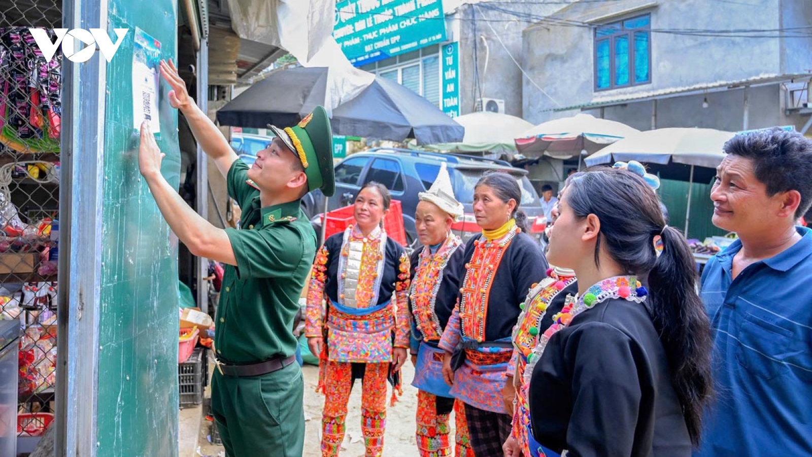 Ánh sáng công nghệ số thắp sáng tri thức cho bản làng biên giới