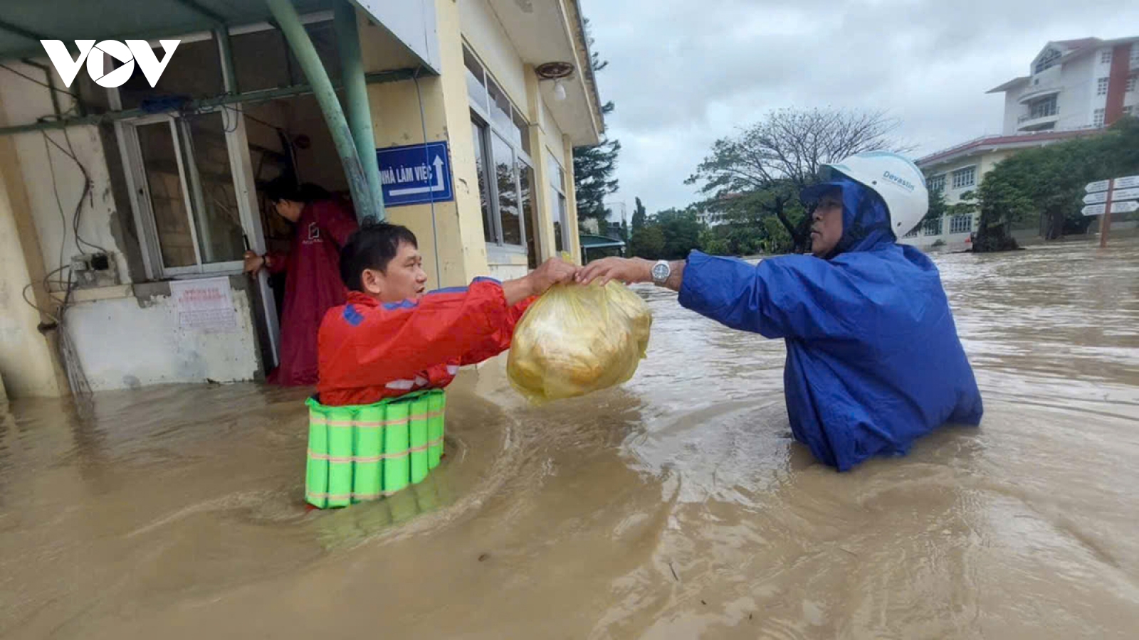 Mưa lũ tại Gia Lai 3 người tử vong, chính quyền và người dân khẩn cấp ứng phó