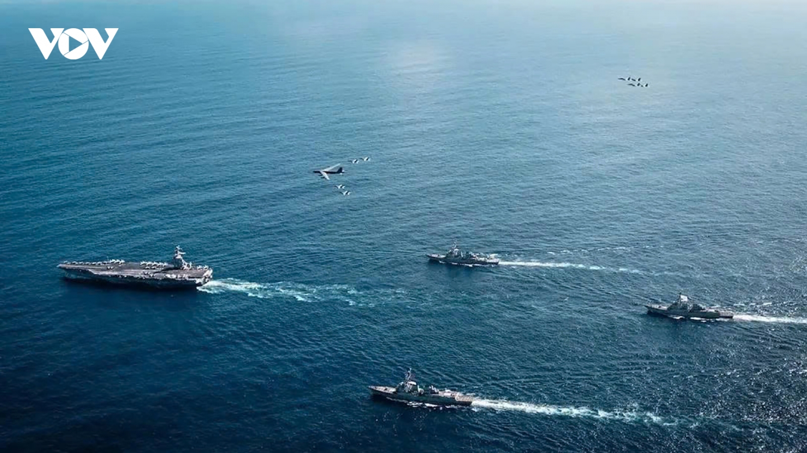 Bộ trưởng chiến tranh Mỹ thăm tàu sân bay đang đồn trú gần Venezuela