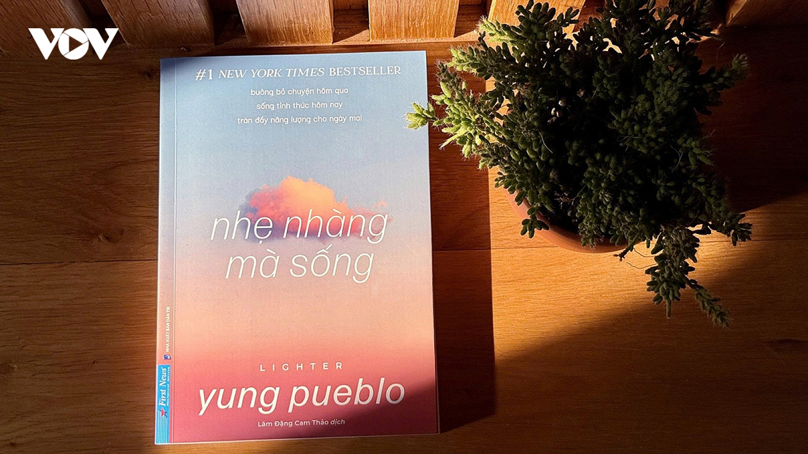 Sách mới: “Nhẹ nhàng mà sống” - khi nhẹ nhàng là một loại sức mạnh