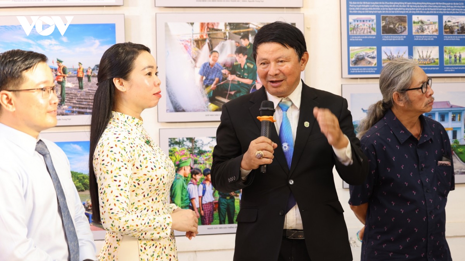 Tôn vinh các tác phẩm nhiếp ảnh về học tập và làm theo tư tưởng, đạo đức Bác Hồ