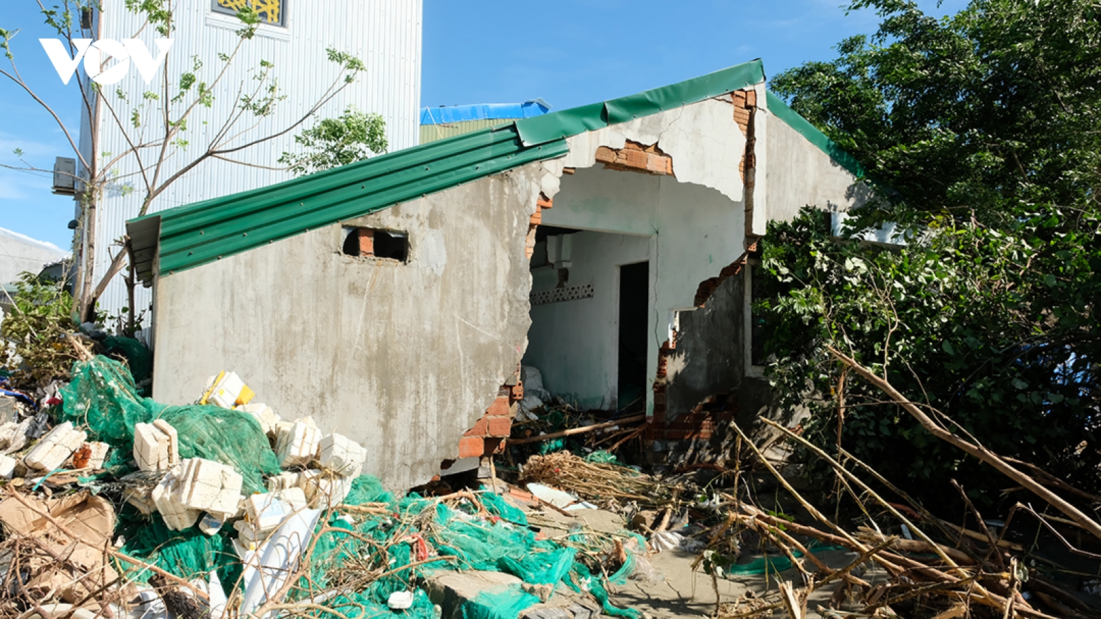 Quảng Ngãi: Nhiều nhà dân hư hỏng sau bão số 13