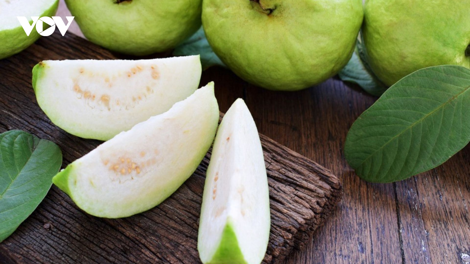 Ổi là “kho dinh dưỡng” cho sức khỏe nhưng có thể “đại kỵ” với những người này