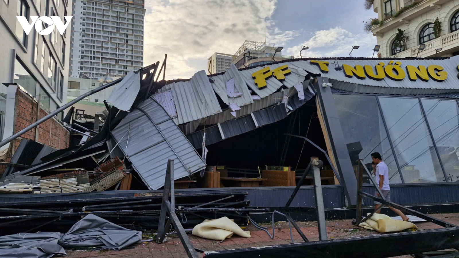 Phố biển Quy Nhơn, Gia Lai tan hoang sau bão số 13