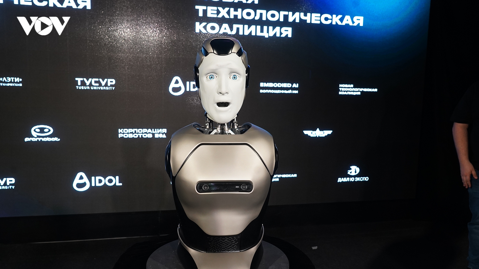 Idol - robot hình người đầu tiên tích hợp trí tuệ nhân tạo của Nga